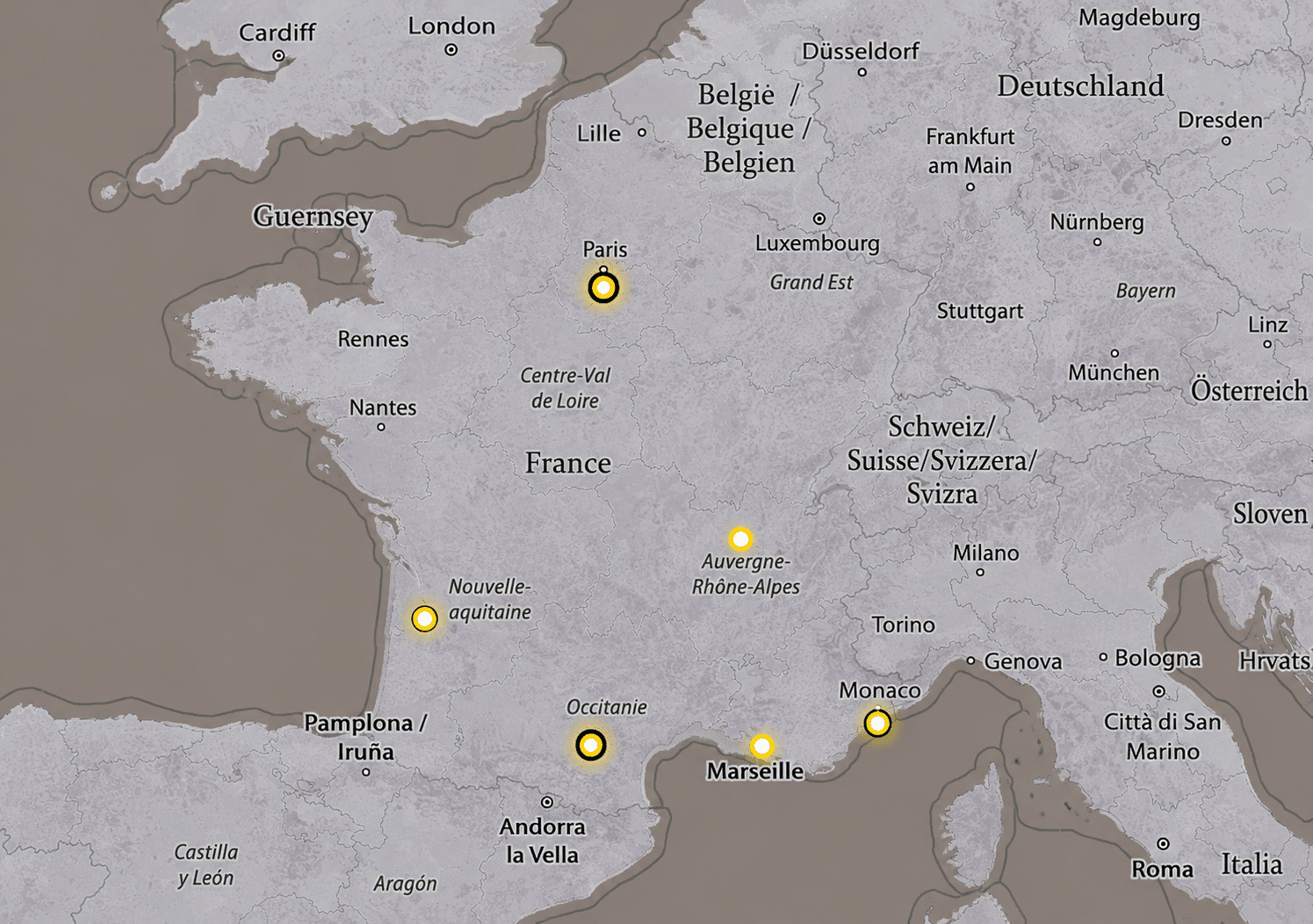 Carte de France : Localisation des Villes et Régions Carte de France grise avec marqueurs jaunes sur Paris, Marseille, Monaco, Occitanie et Nouvelle-Aquitaine.